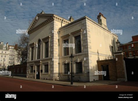 Queen's chapel st. james palace hi-res stock photography and images - Alamy