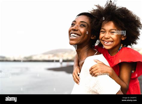 Mère africaine avec fille Banque de photographies et dimages à haute