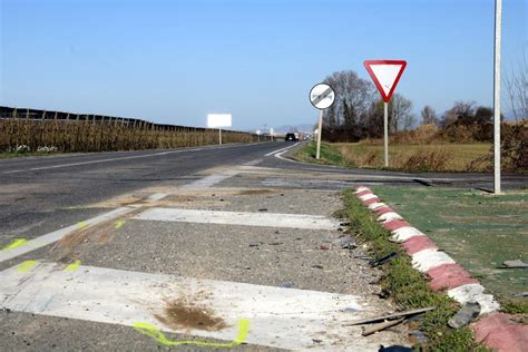 Moren tres persones en un xoc entre un totterreny i un camió a la Fuliola