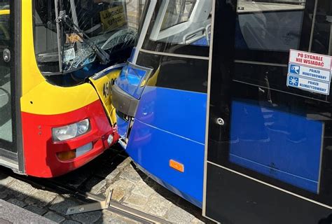 Wypadek przed dworcem Wrocław Główny Zderzyły się tramwaj z autobusem