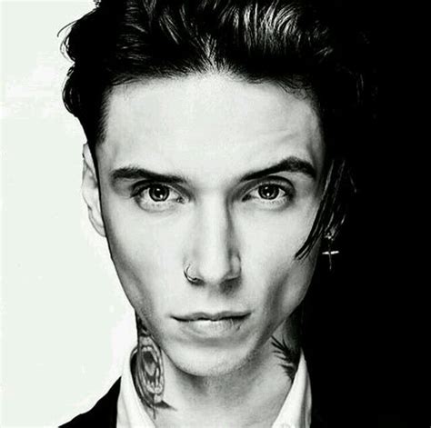 Andrew Dennis Biersack Wiki 《 ⓑⓛⓐⓒⓚ ⓥⓔⓘⓛ ⓑⓡⓘⓓⓔⓢ》 Amino