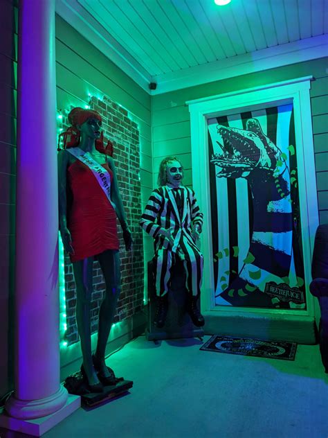 ‘Beetlejuice’ Halloween Theme Possess Pizzato Family’s Yard