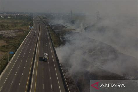 Pengguna Tol Cibitung Cilincing Terdampak Asap Sisa Kebakaran Tps