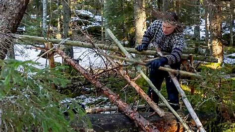 Build Huts And Survival Tents In The Jungle Of North America Bushcraft Life In The Forest Youtube