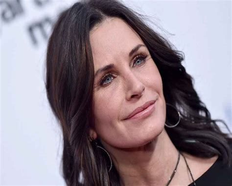 Courteney Cox joins Instagram in a 'Friends' reunion