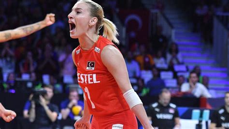 A Milli Kadın Voleybol Takımı nın yıldız oyuncusu Gizem Örge nin eski