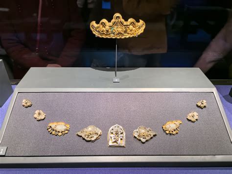 Archaeological exhibition unravels Shanghai's 6,000-year-old mystery - CGTN