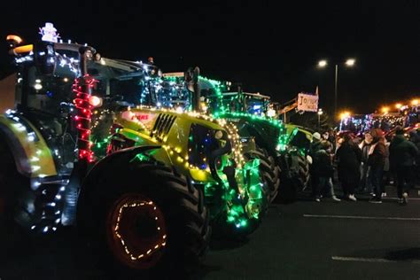 Succ S Pour Les Parades Des Tracteurs Illumin S En Sarthe