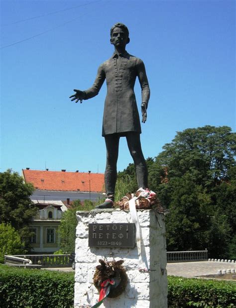 Petőfi Sándor Szobra Beregszászon Emlékmű Kmmi Kárpátaljai Magyar