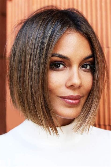 15 Flattering Short Haircuts For Oval Faces Oval Face Haircuts Thick