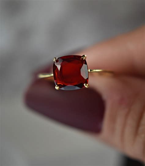 Garnet: The January Birthstone – JSL