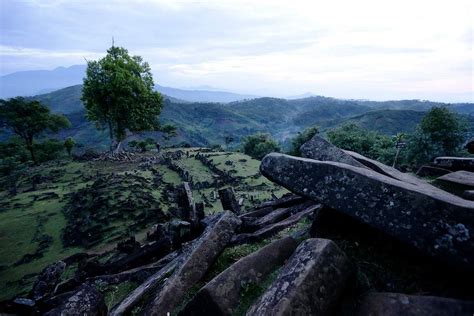 8 Mysterious Facts about Gunung Padang that Will Make you Want to Dig ...