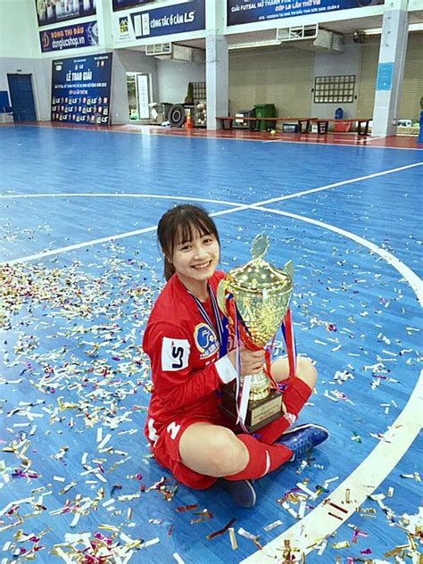 Xinh đẹp như hot girl hoa khôi bóng đá nữ Việt Nam bất ngờ sở hữu tới hơn follow trên