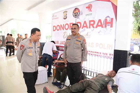 Pendonor Ikut Donorkan Darah Di Baksos Hut Ke Humas Polri