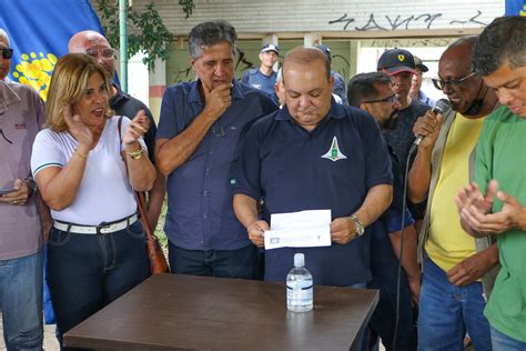 Em manhã no Gama governador assina ordem de serviço de UB Flickr