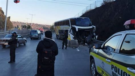 Muere el conductor de un ómnibus por accidente en la Autopista La Paz