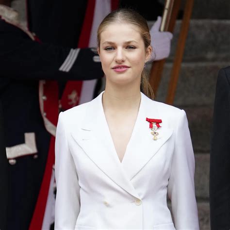 El Traje Blanco De Mujer Poderosa De La Princesa Leonor En La Jura De La Constitución Mujerhoy