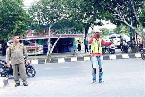 Kadang Sambil Mabuk Pengatur Lalu Lintas Ilegal Bikin Resah Warga