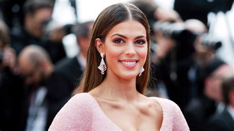 Iris Mittenaere En Lingerie Dans La Rue Elle Attire Tous Les Regards