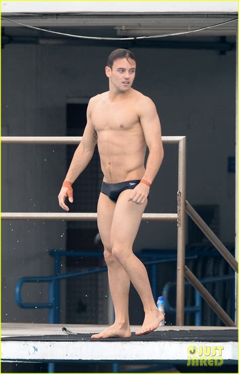 Tom Daley Bares His Crazy Abs During Diving Practice Photo 3485351