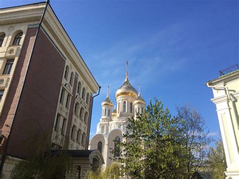 Божественная литургия в Сретенском монастыре в Неделю Всех святых ...
