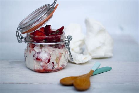 Eton Mess De Fresas Nata Y Merengue Recetas Gastronom A El Pa S