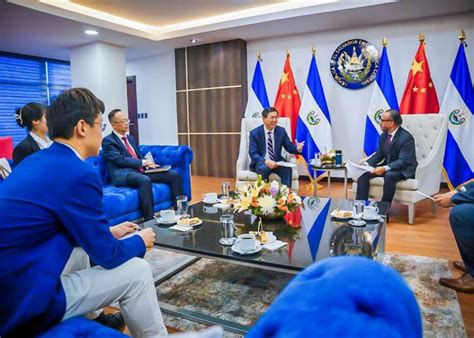 Ernesto Castro sostiene encuentro con embajador de la República Popular