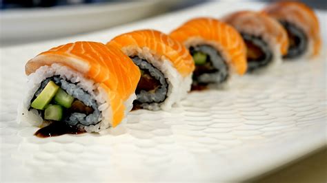 Salmon Sushi Rolls 三文鱼寿司卷 - YouTube