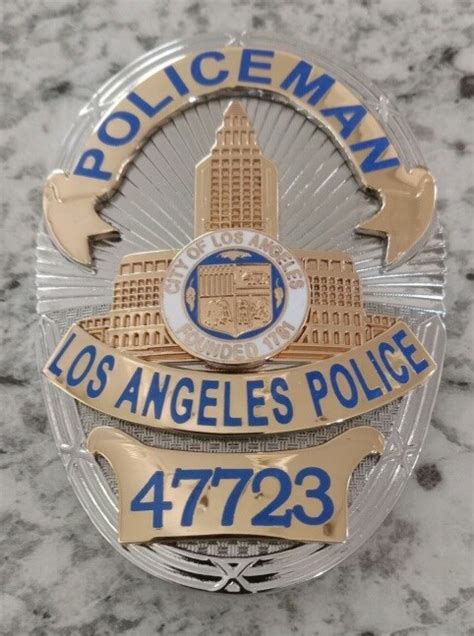 Collectors-Badges Auctions - Los Angeles PD Policeman Badge