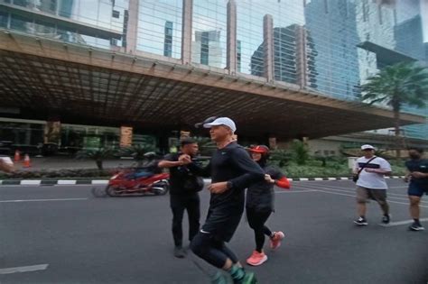 Ganjar Pranowo Lari Pagi Jelang Fun Walk Bersama HT Dan Selebriti Tanah Air