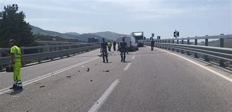 Incidente Sulla Palermo Sciacca Scontro Tra Due Furgoni Un Ferito