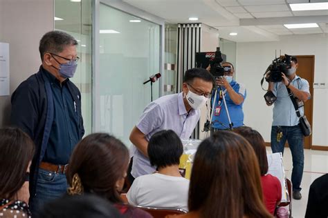 DMW gives financial, livelihood aid to Filipinos affected by Kuwait ban