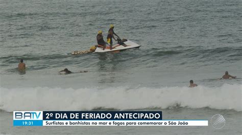 Em Dia De Feriado Antecipado Por Causa Da Covid 19 Banhistas