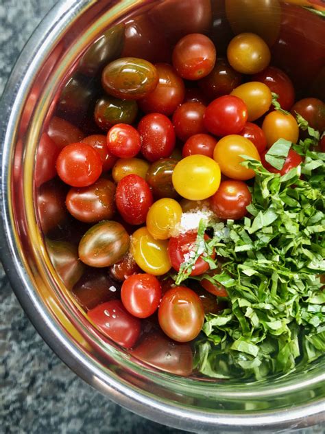 Roasted Tomato, Basil and Fresh Mozzarella Pizza - How to Eat