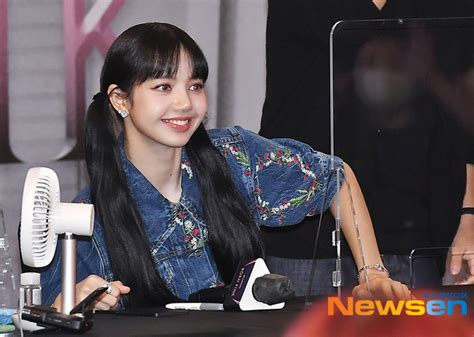 Blackpink 리사 힙한 포즈 어때요 포토엔hd 손에 잡히는 뉴스 눈에 보이는 뉴스 뉴스엔