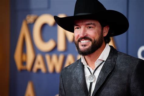 Tennessee Baseball Coach Tony Vitello Turns Heads At Cma Awards Red Carpet