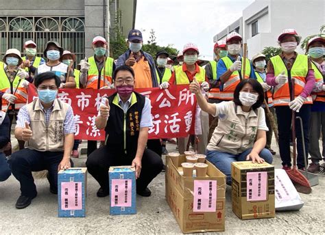 南市推動路口光亮 柳營區長帶隊擦拭反光鏡 生活 自由時報電子報