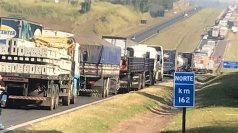 Ao Vivo Greve De Caminhoneiros Chega Ao Dia E Causa Reflexos Pelo