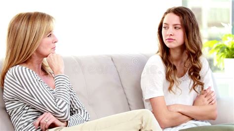 La Mamma Lesbian Si Preoccupa Di Sua Figlia Archivi Video Video Di Figlia Vita