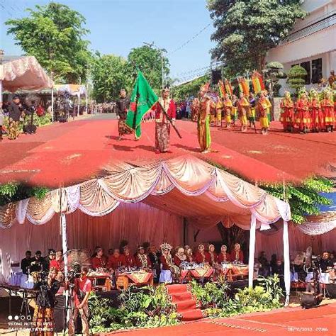 Hari Jadi Ke Ribuan Warga Padati Pagelaran Kirab Budaya Dan