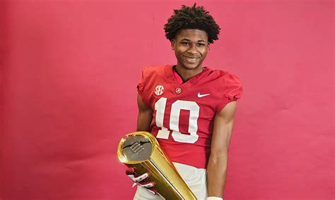 Alabama 4 Star WR Target Travis Smith Jr Cuts Recruitment Down