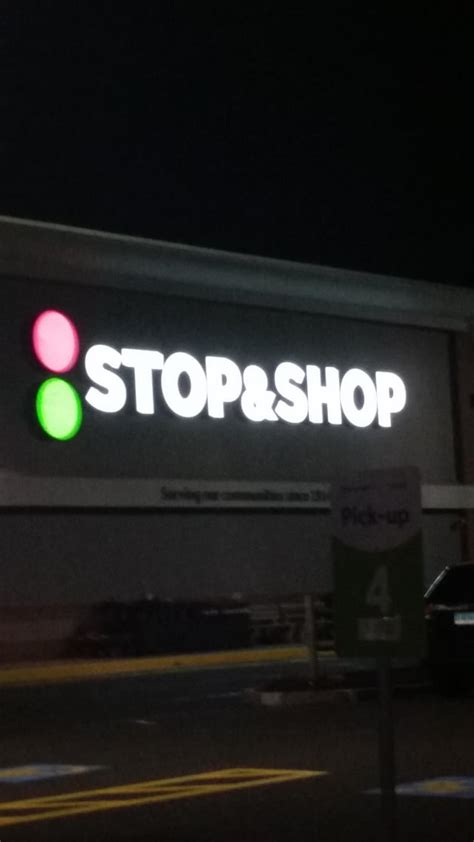 This stop and shop still uses the old logo : r/mildlyinteresting