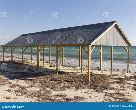 beach-shelter-856813.jpg