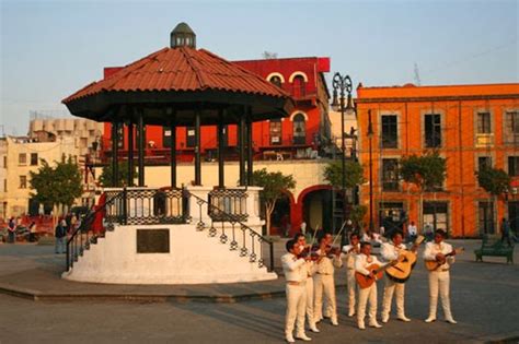 PLAZA GARIBALDI, MARIACHI, FOOD, DRINK AND MEXICAN FLAVOR - THE BACKPACKING