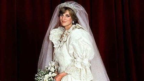 Princess Diana's iconic wedding gown to go on display at Kensington ...