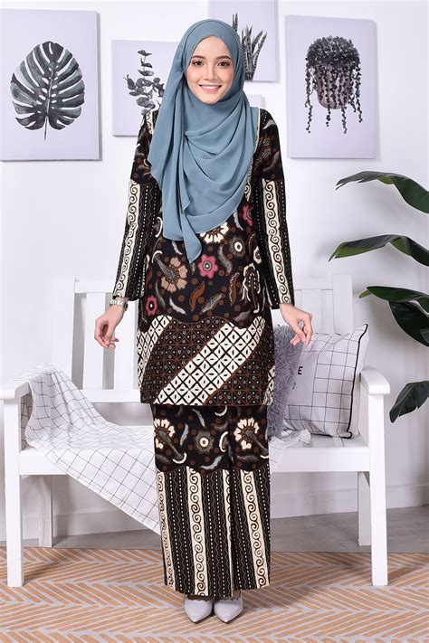 Baju Raya Hitam Putih 30 Trend Terbaru Baju Raya Batik Sedondon Lamaz