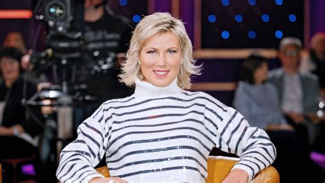 Ard Brisant Moderatorin Kamilla Senjo Zeigt Ihr Straffes Sixpack