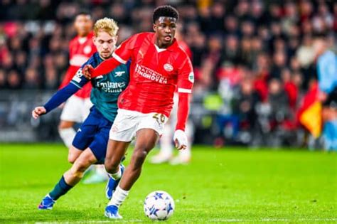 Psv Sluit Champions League Groepsfase Af Met Gelijkspel Tegen Arsenal