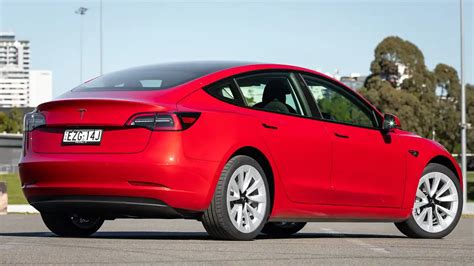 2023 Tesla Model 3 RWD video review - Drive