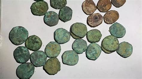 Rare 832 copper coins from the Portuguese era unearthed in Goa, India ...